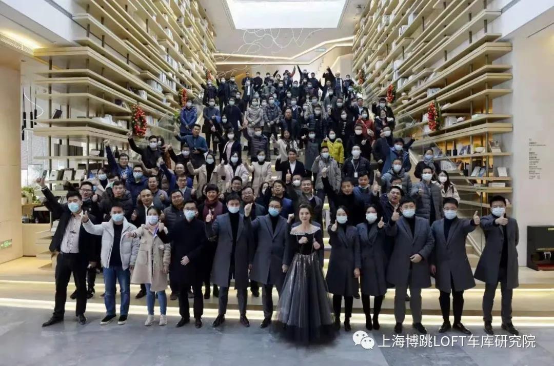 阿拉善全国一百多人在华侨城汉口道6号参观研讨LOFT专利车库技术！